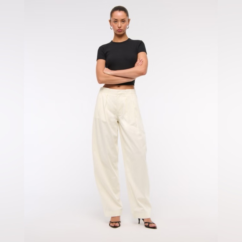 NWT Abercrombie & Fitch Women’s Mid Rise Barrel Pant Size 24 00R